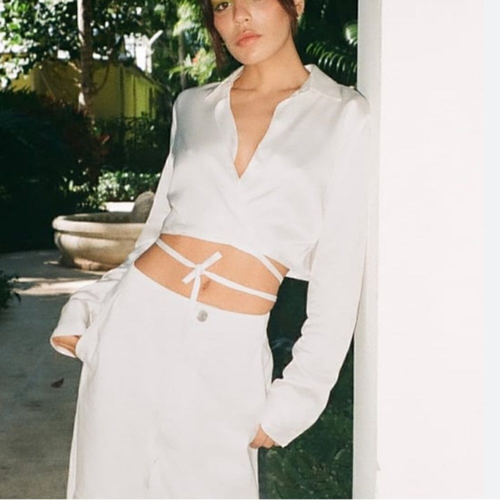 SATIN EFFECT CROP SHIRT